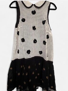 🤍 Anthropologie black & cream floral dress with statement Peter Pan collar.